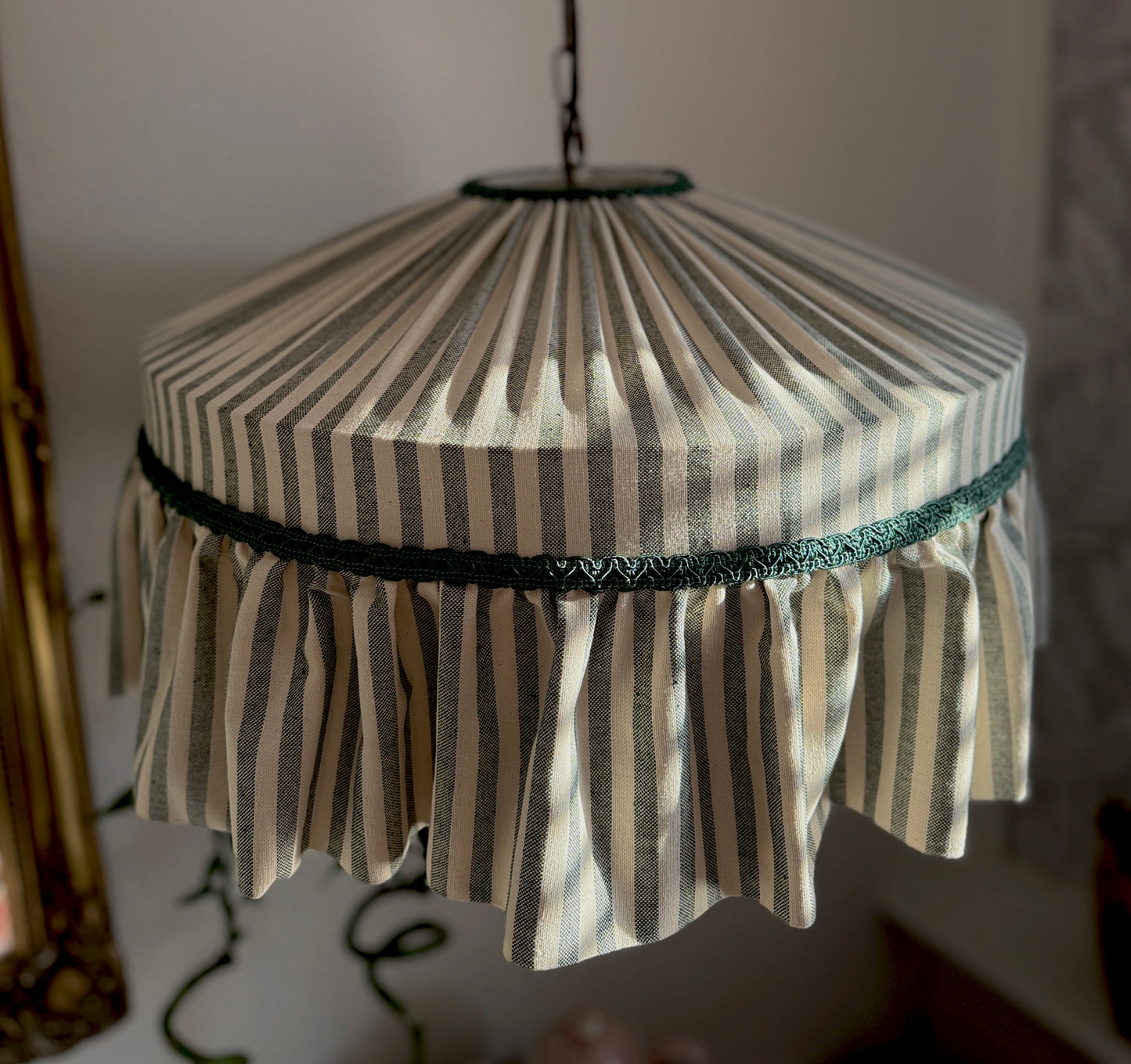 Ruffle lampshade green stripes 